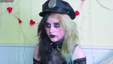 Snapshot of gemmafulwood chatting on 10.31.25 Ilona online show from 10.31.25