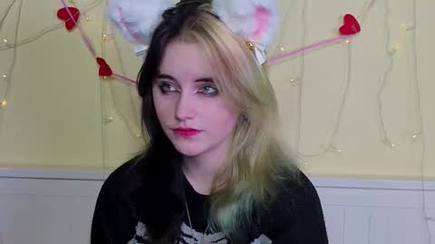 Snapshot of gemmafulwood chatting on 11.11.25 Ilona online show from 11.11.25