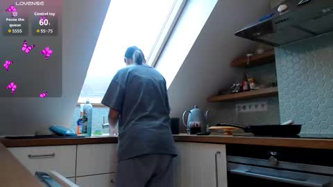 genev__ievee online show from 12.22.25