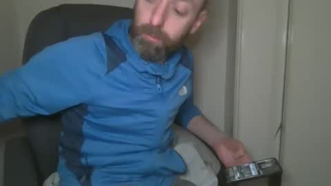 Snapshot of geon2xx chatting on 12.12.24 Geon online show from 12.12.24