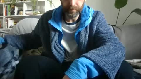 Snapshot of geon2xx chatting on 10.30.25 Geon online show from 10.30.25