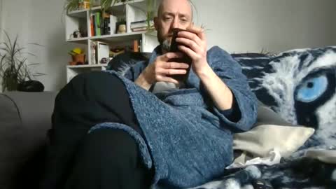 Snapshot of geon2xx chatting on 11.09.25 Geon online show from 11.09.25