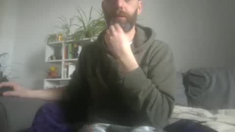 Snapshot of geon2xx chatting on 11.10.25 Geon online show from 11.10.25