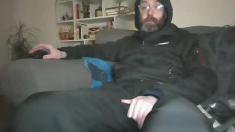 Snapshot of geon2xx chatting on 12.02.25 Geon online show from 12.02.25