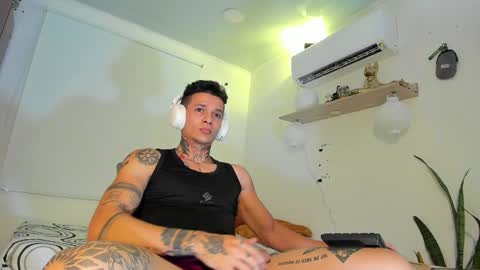 independent model online show from 12.31.24