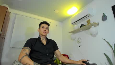 independent model online show from 01.02.25