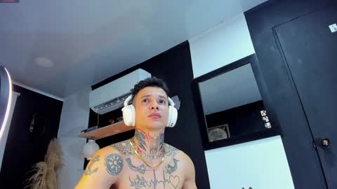 independent model online show from 01.10.25