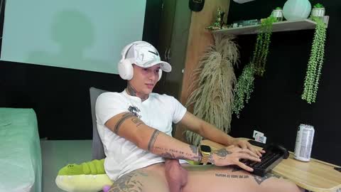 independent model online show from 02.07.25