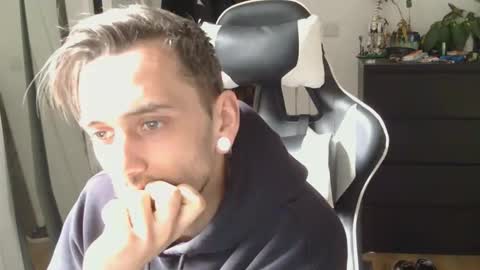 georgek0011 online show from 04.04.26