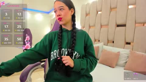 Snapshot of georgina_kloss chatting on 02.06.26 Georgina Kloss online show from 02.06.26