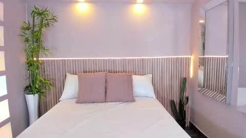 GeorginaReyes  online show from 12.13.25