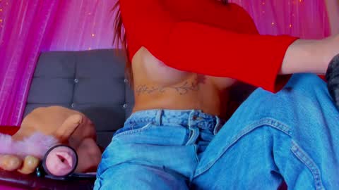 Snapshot of geraldinesuaan chatting on 12.11.24 geraldinesuaan online show from 12.11.24