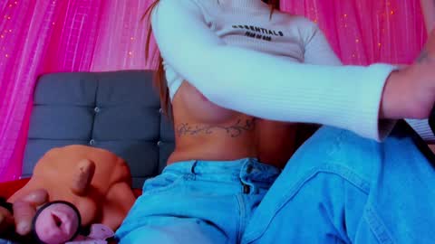 Snapshot of geraldinesuaan chatting on 12.17.24 geraldinesuaan online show from 12.17.24