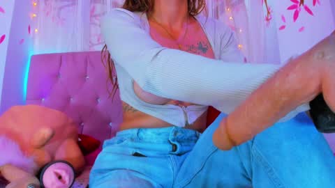 Snapshot of geraldinesuaan chatting on 01.25.25 geraldinesuaan online show from 01.25.25