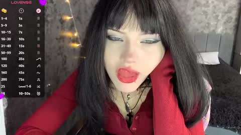 EmelyWoodes online show from 06.25.26
