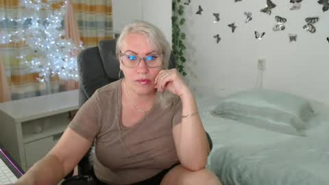 Snapshot of ghertrudequeen chatting on 06.17.26 Ghertrudequeen online show from 06.17.26