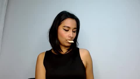 Snapshot of gia_lee10 chatting on 10.13.25 Gia Lee online show from 10.13.25