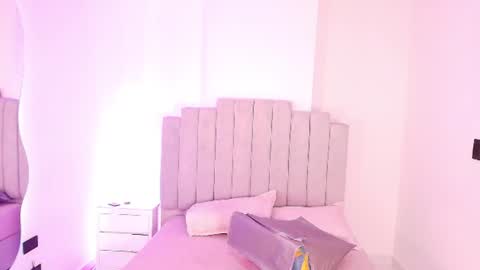 gia_roux_ online show from 06.16.26