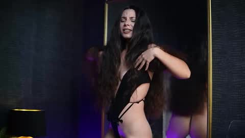  Gia  online show from 11.12.25