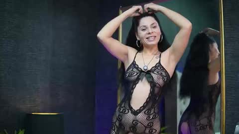  Gia  online show from 11.19.25