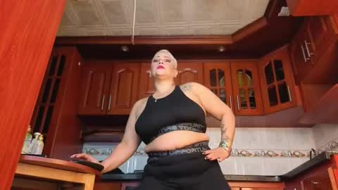 Snapshot of gianellacox chatting on 09.12.25 online show from 09.12.25