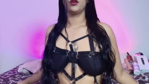 Giana Roberts online show from 12.19.25