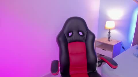 Snapshot of gigi_burns chatting on 11.30.25 gigi_burns online show from 11.30.25