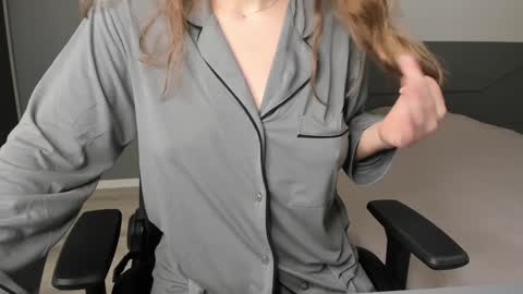 gigihadd online show from 12.11.24