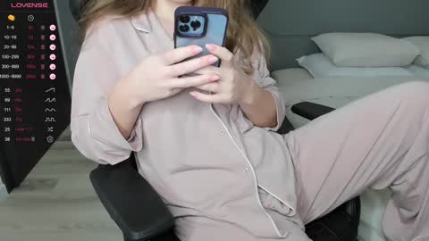 gigihadd online show from 01.20.25