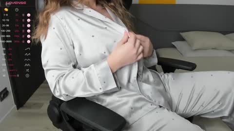 gigihadd online show from 02.06.25