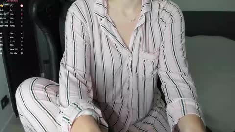 gigihadd online show from 10.25.25