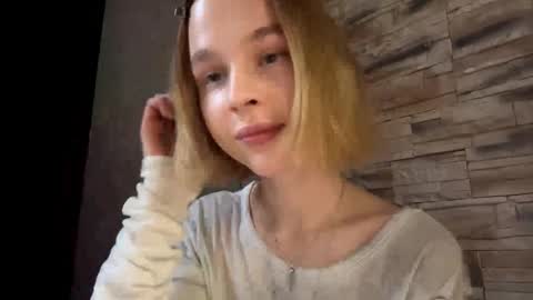 Molly online show from 10.04.25