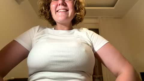 Snapshot of gigireine_ chatting on 07.27.26 gigireine online show from 07.27.26