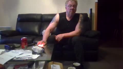 gimmmieoooo online show from 10.10.25