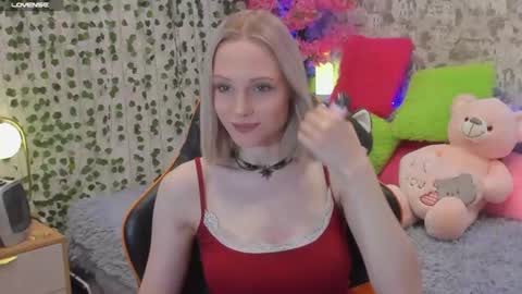 Snapshot of gina_lovelyy chatting on 06.14.26 Gina online show from 06.14.26