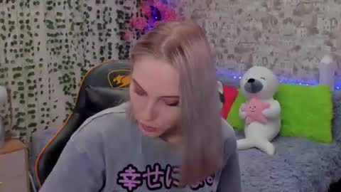 Snapshot of gina_lovelyy chatting on 06.26.26 Gina online show from 06.26.26