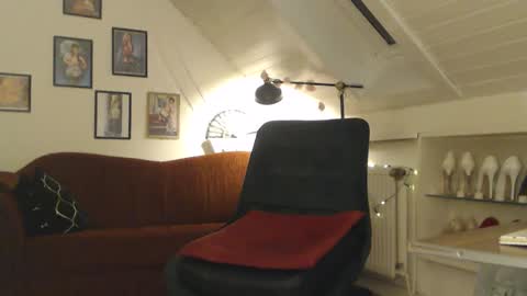 Snapshot of ginablondecam chatting on 02.13.25 Gina online show from 02.13.25