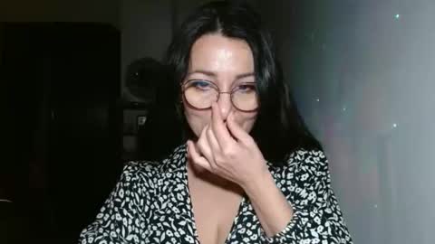 Snapshot of ginaoneon chatting on 03.06.25 GinaONeon online show from 03.06.25