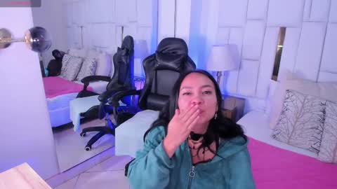 Snapshot of ginebra_ness chatting on 02.26.25 Ginebra Ness online show from 02.26.25