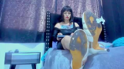 Miss online show from 10.13.25