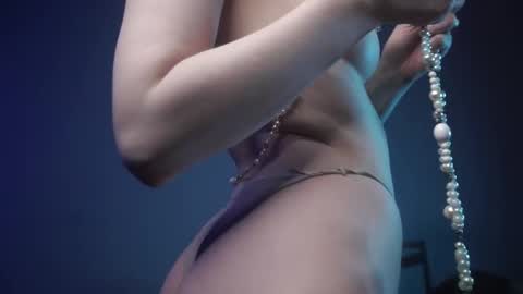        im expecting 350 thumbs up on my altar   online show from 02.24.25