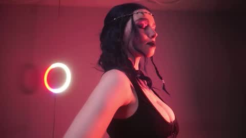        im expecting 350 thumbs up on my altar   online show from 10.01.25