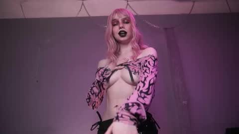        im expecting 350 thumbs up on my altar   online show from 02.13.26