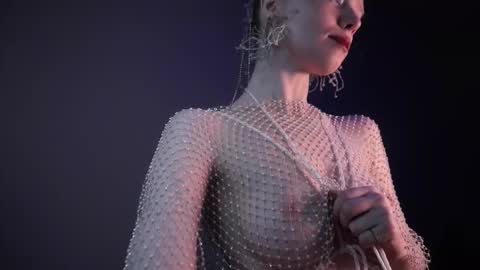        im expecting 350 thumbs up on my altar   online show from 02.17.26