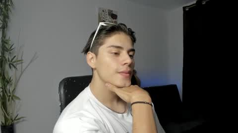 Snapshot of gio_russo chatting on 12.02.24 GioRusso online show from 12.02.24