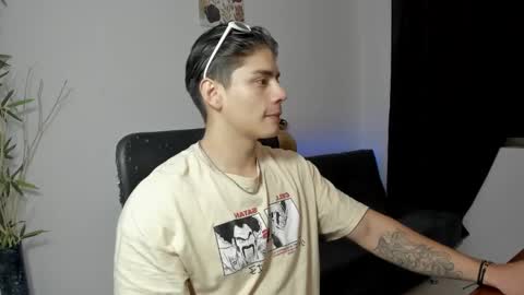 Snapshot of gio_russo chatting on 12.07.24 GioRusso online show from 12.07.24