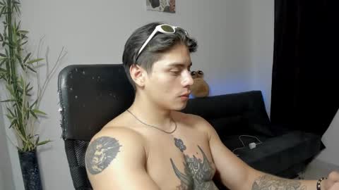 Snapshot of gio_russo chatting on 12.07.24 GioRusso online show from 12.07.24