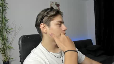 Snapshot of gio_russo chatting on 12.24.24 GioRusso online show from 12.24.24