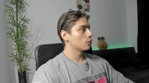 Snapshot of gio_russo chatting on 12.31.24 GioRusso online show from 12.31.24