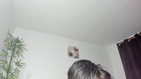 Snapshot of gio_russo chatting on 01.04.25 GioRusso online show from 01.04.25